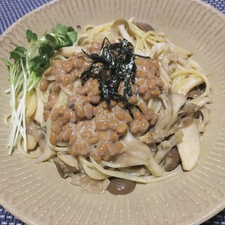 柚子胡椒がきいたたっぷりキノコの納豆パスタ